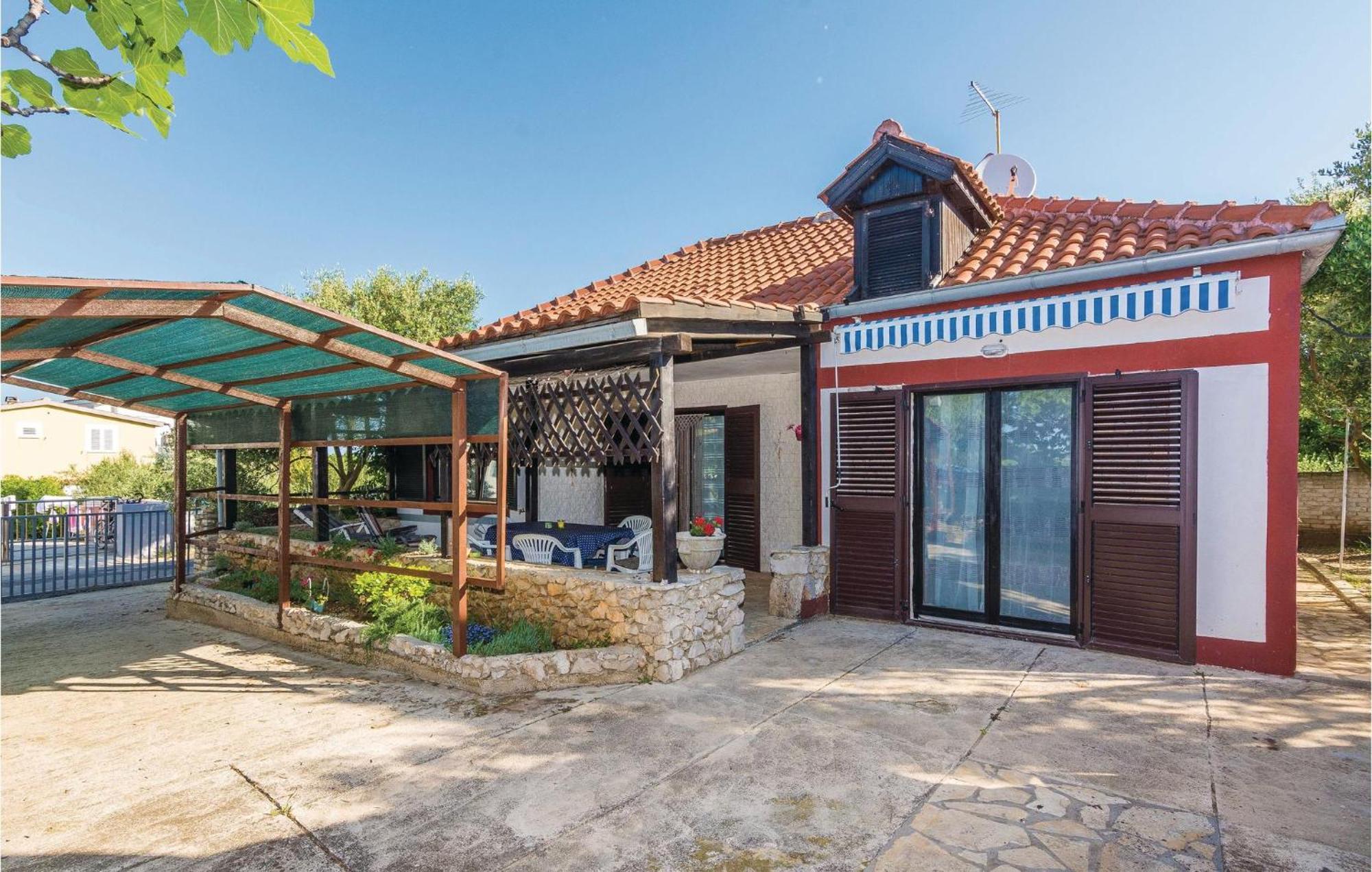 2 Bedroom Awesome Home In Privlaka Holiday home Privlaka (Zadar)